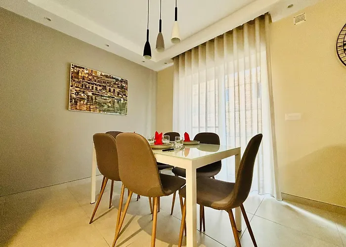 Stylish 2 Bedrooms Apartment In Gzira